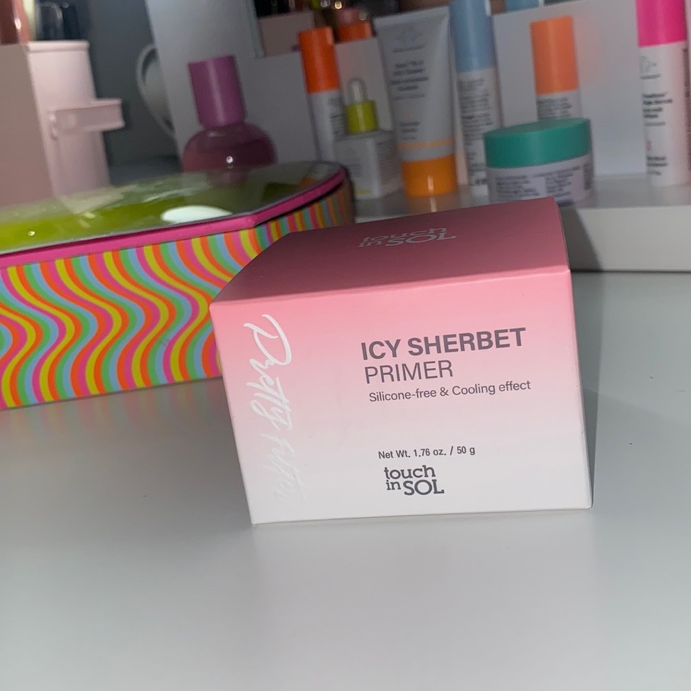Silicone-free primer